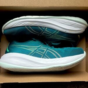 Women’s Asics Gel-Cumulus 26